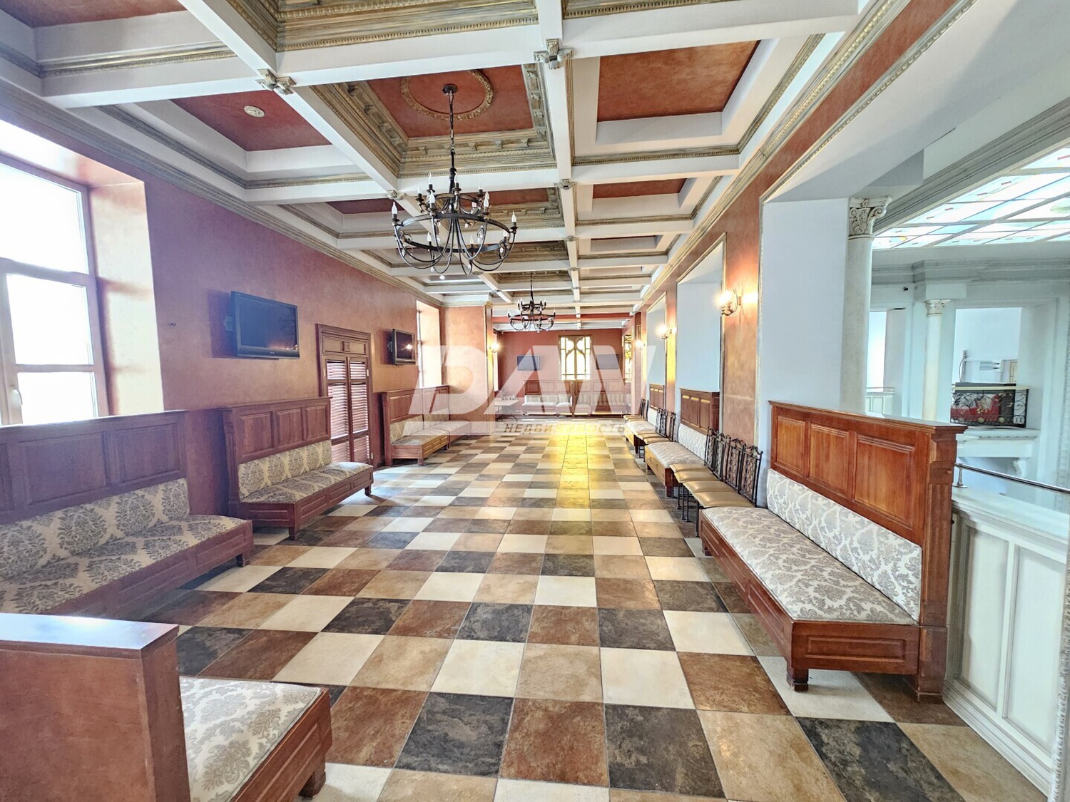 Торговое помещение 1439,5 м²