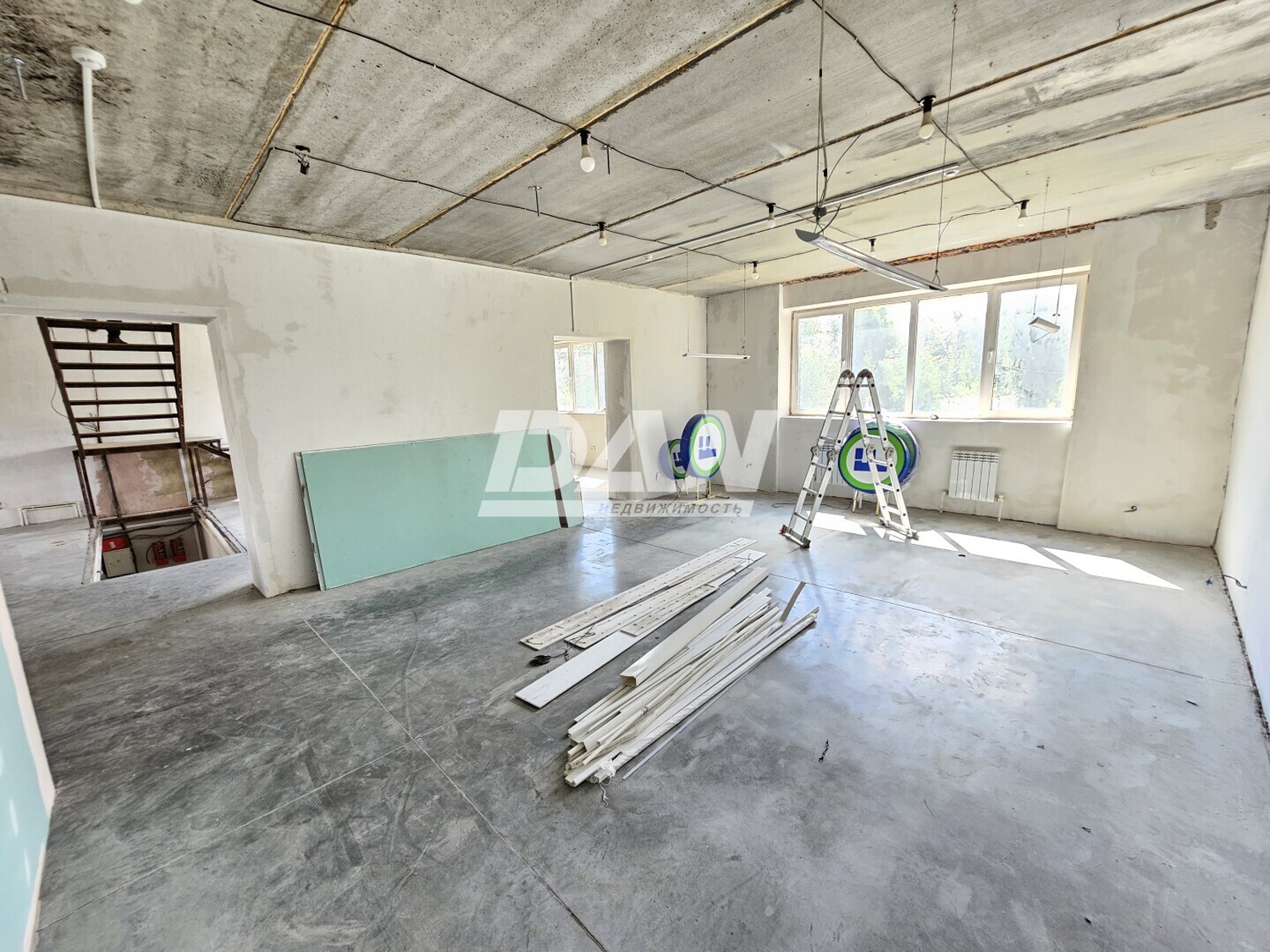 Помещение свободного назначения 330 м²