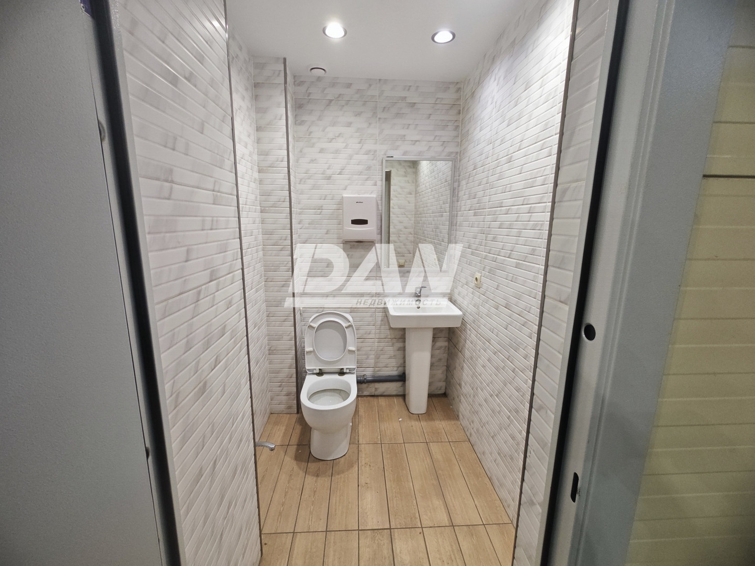 Помещение свободного назначения 953 м²