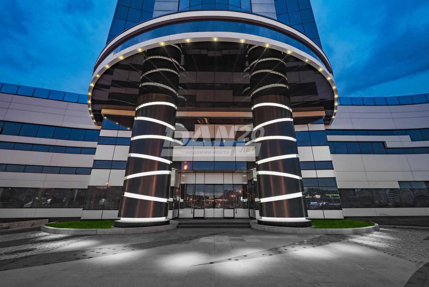 Торговая площадь 13515 м²