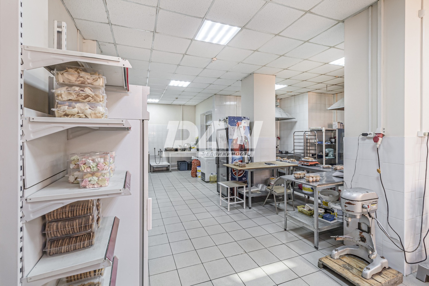 Торговое помещение 372 м²