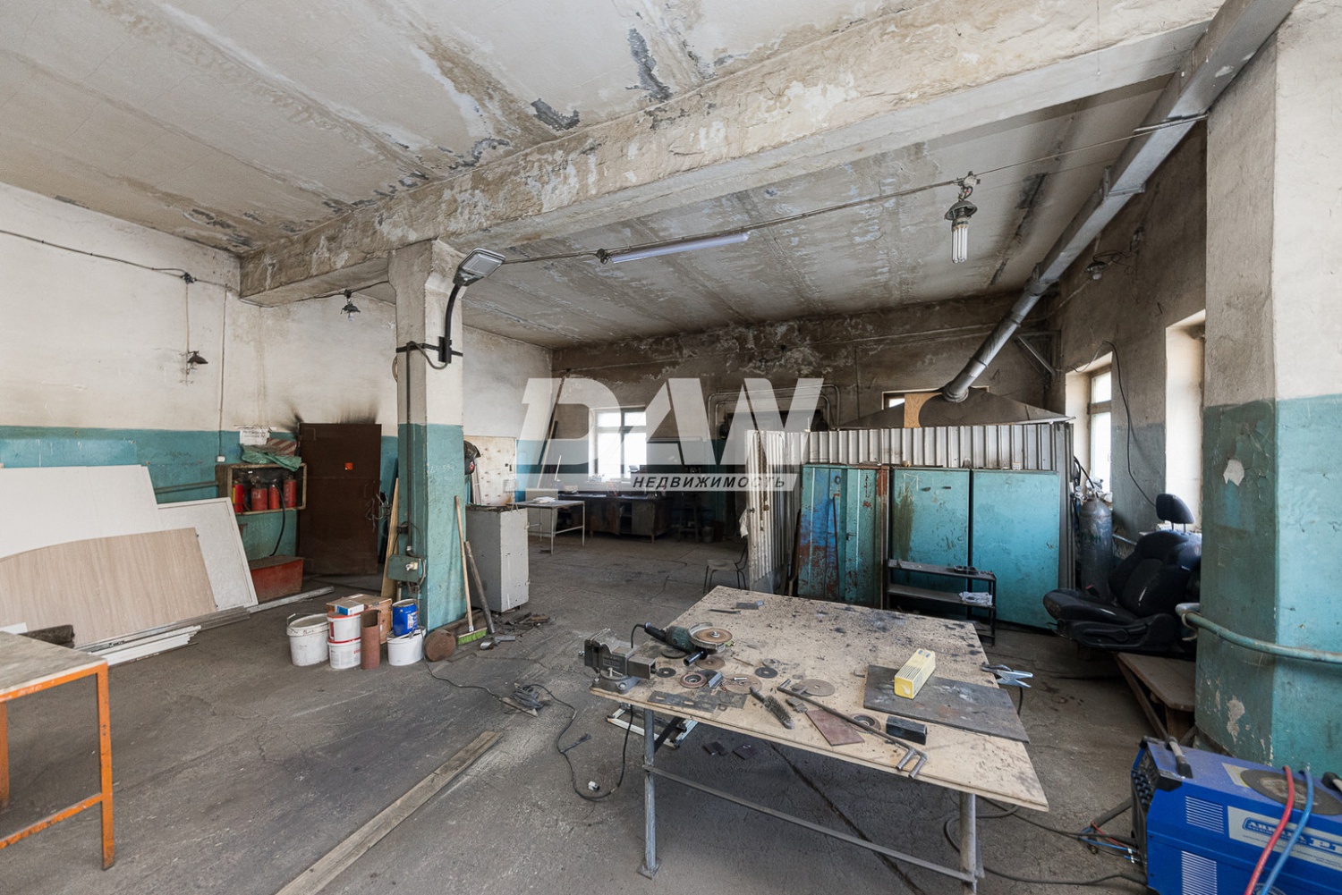 Производственное помещение 2557 м²