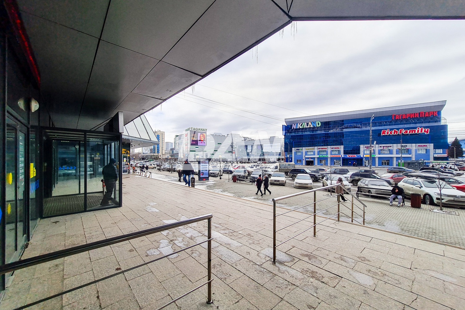 Торговая площадь 372 м²