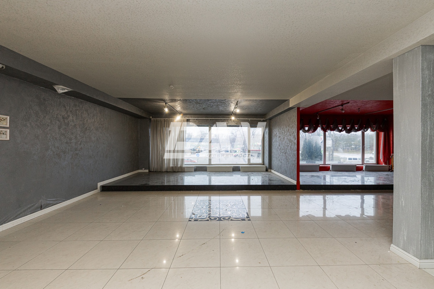 Торговое помещение 682 м²