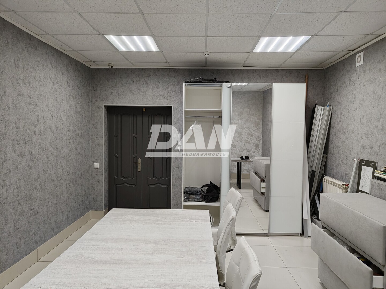 Помещение свободного назначения 295 м²