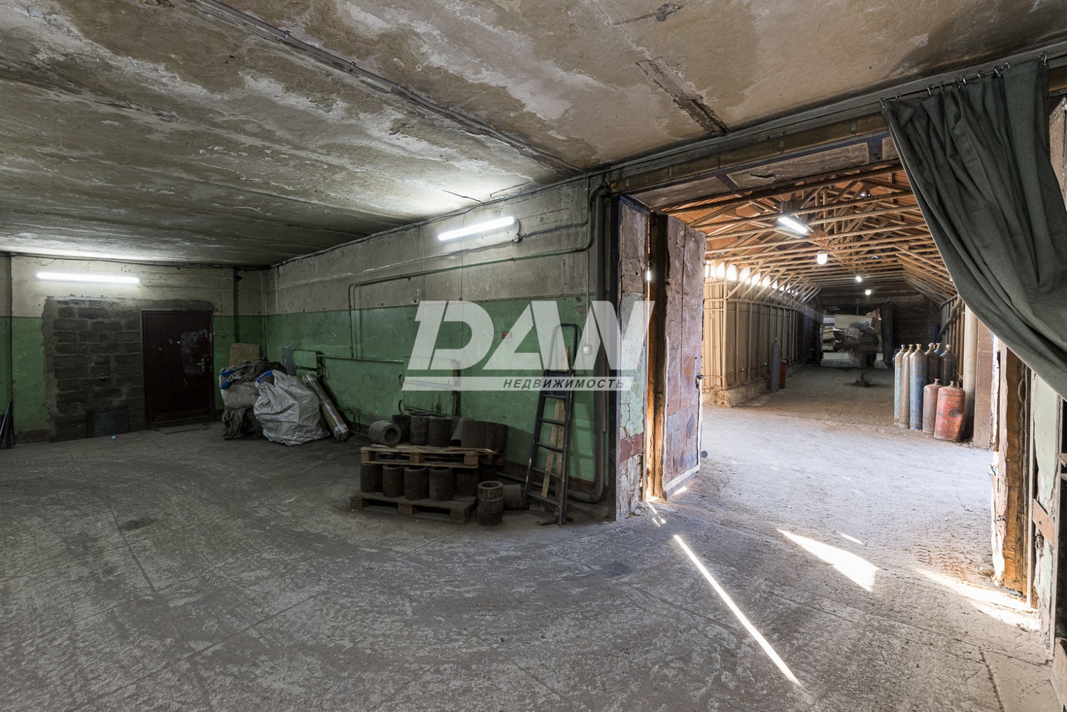 Производственное помещение 2557 м²