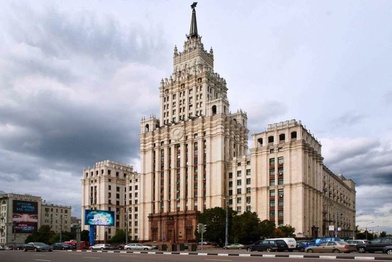 Город выставил на аукцион помещения в высотке на «Красных воротах»