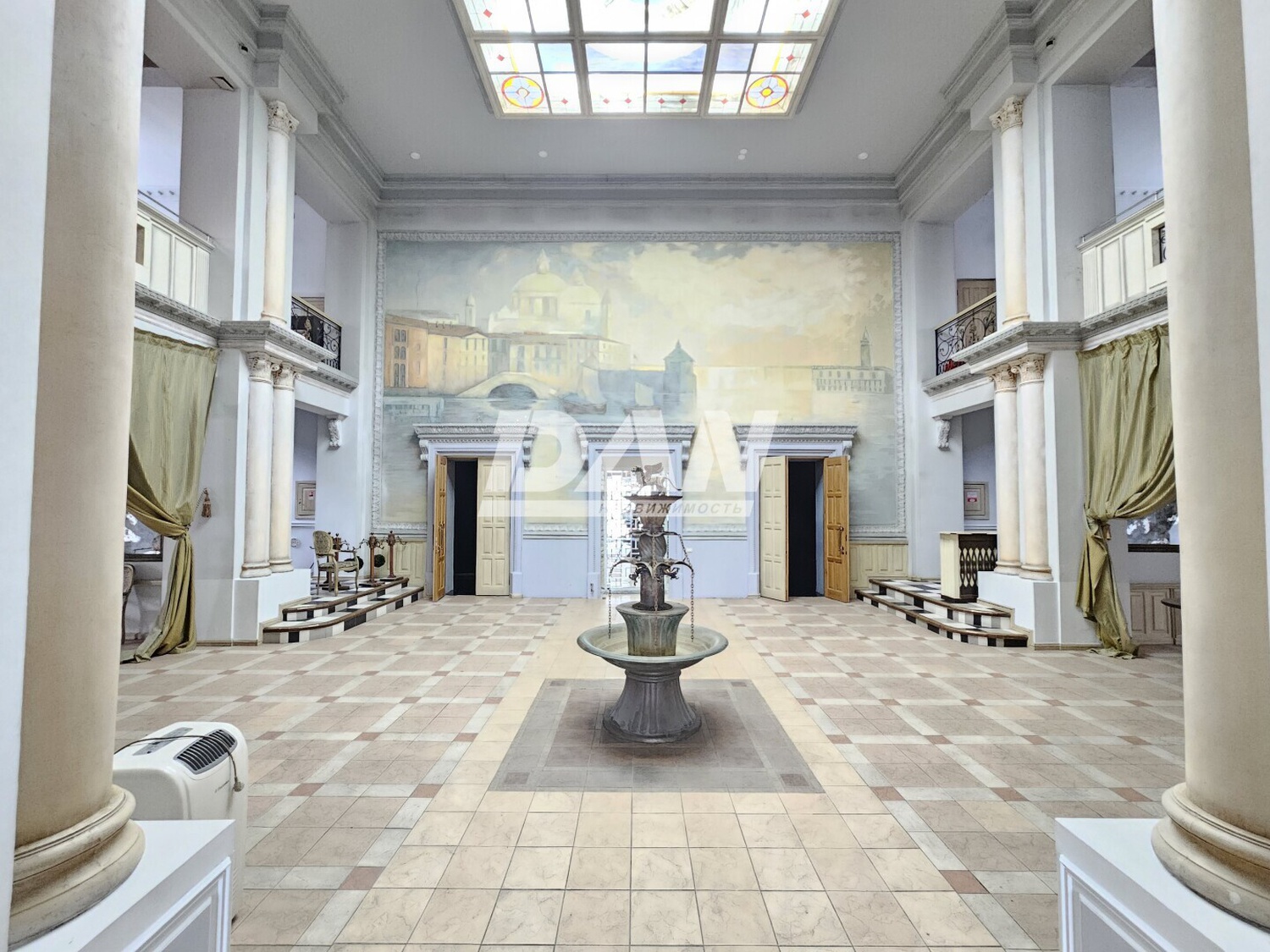 Торговое помещение 1439,5 м²