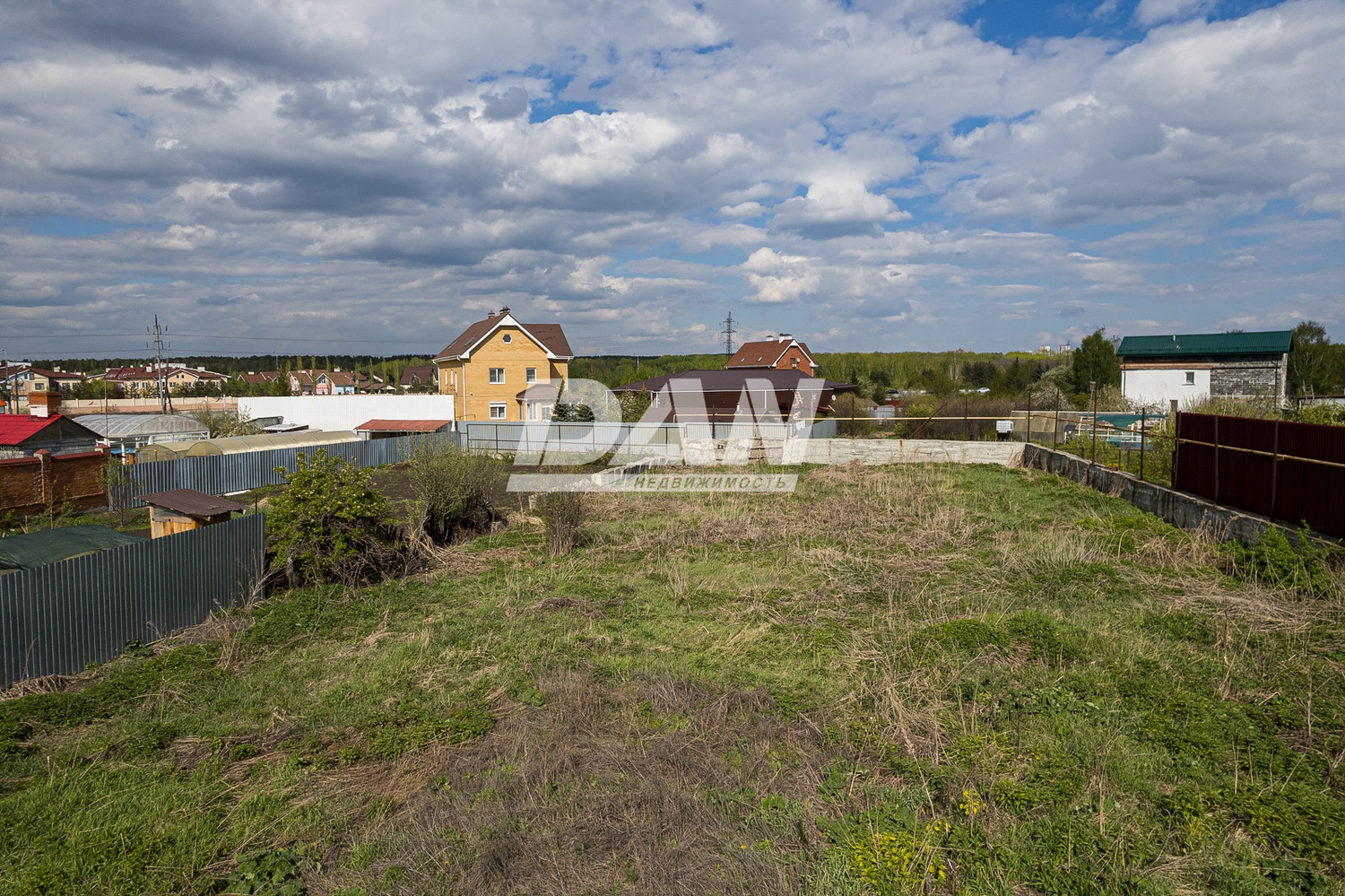 Земельный участок 1700 м²