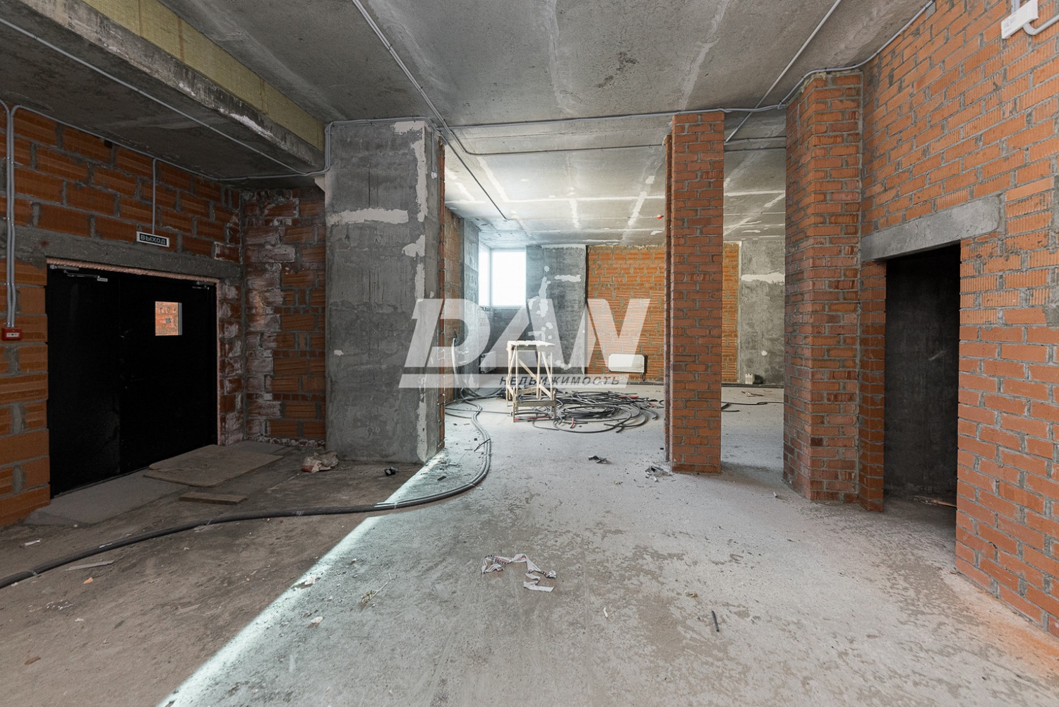 Помещение свободного назначения 327,8 м²