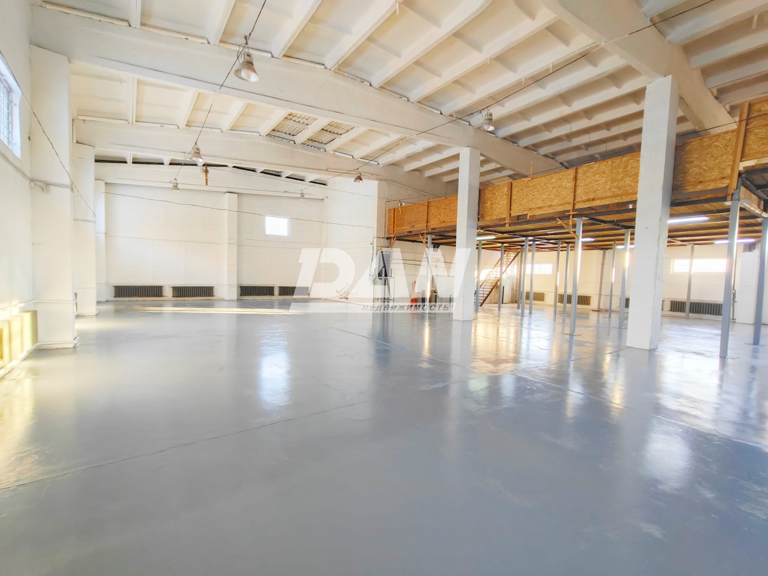 Склад 891,8 м²