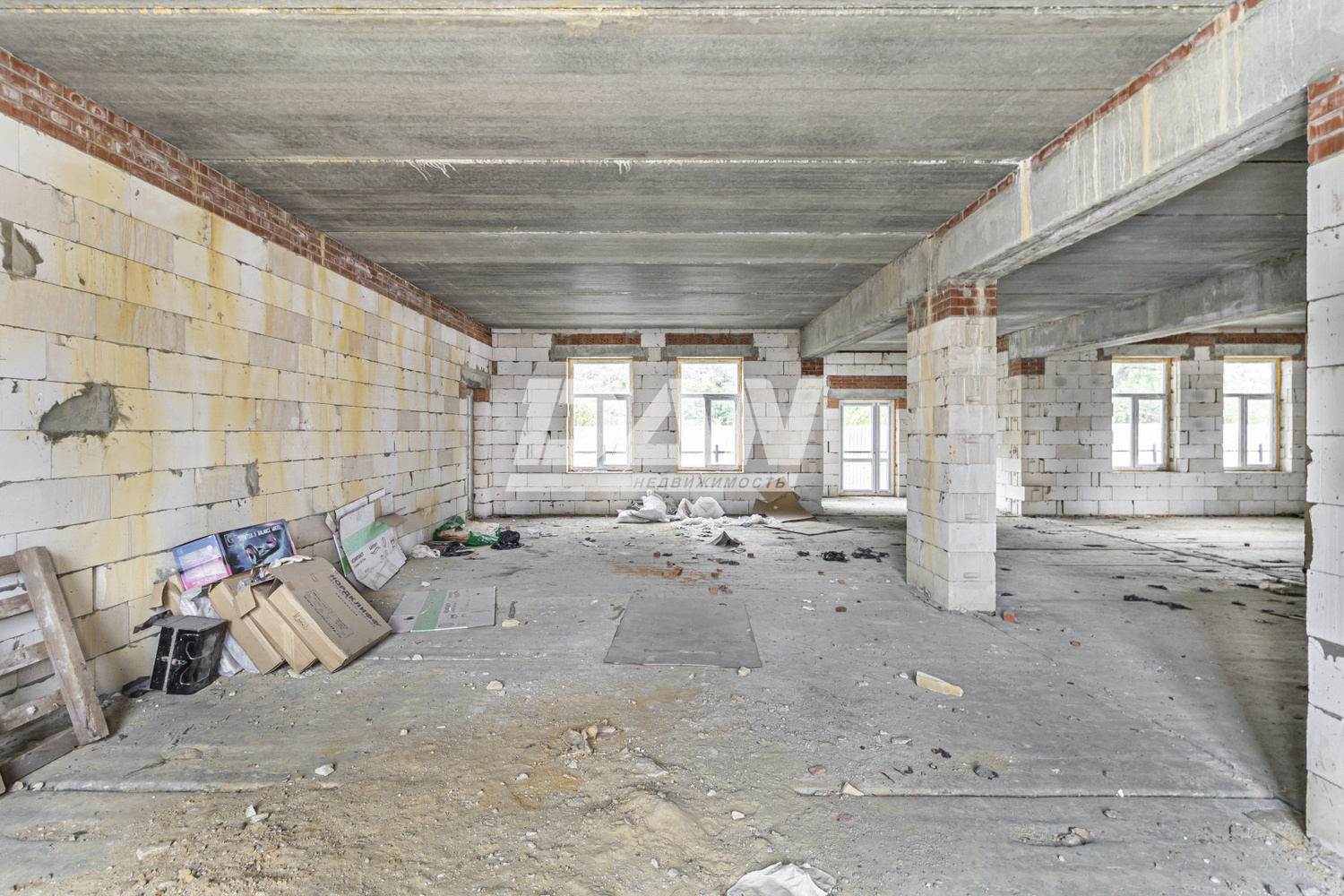 Помещение свободного назначения 1032 м²