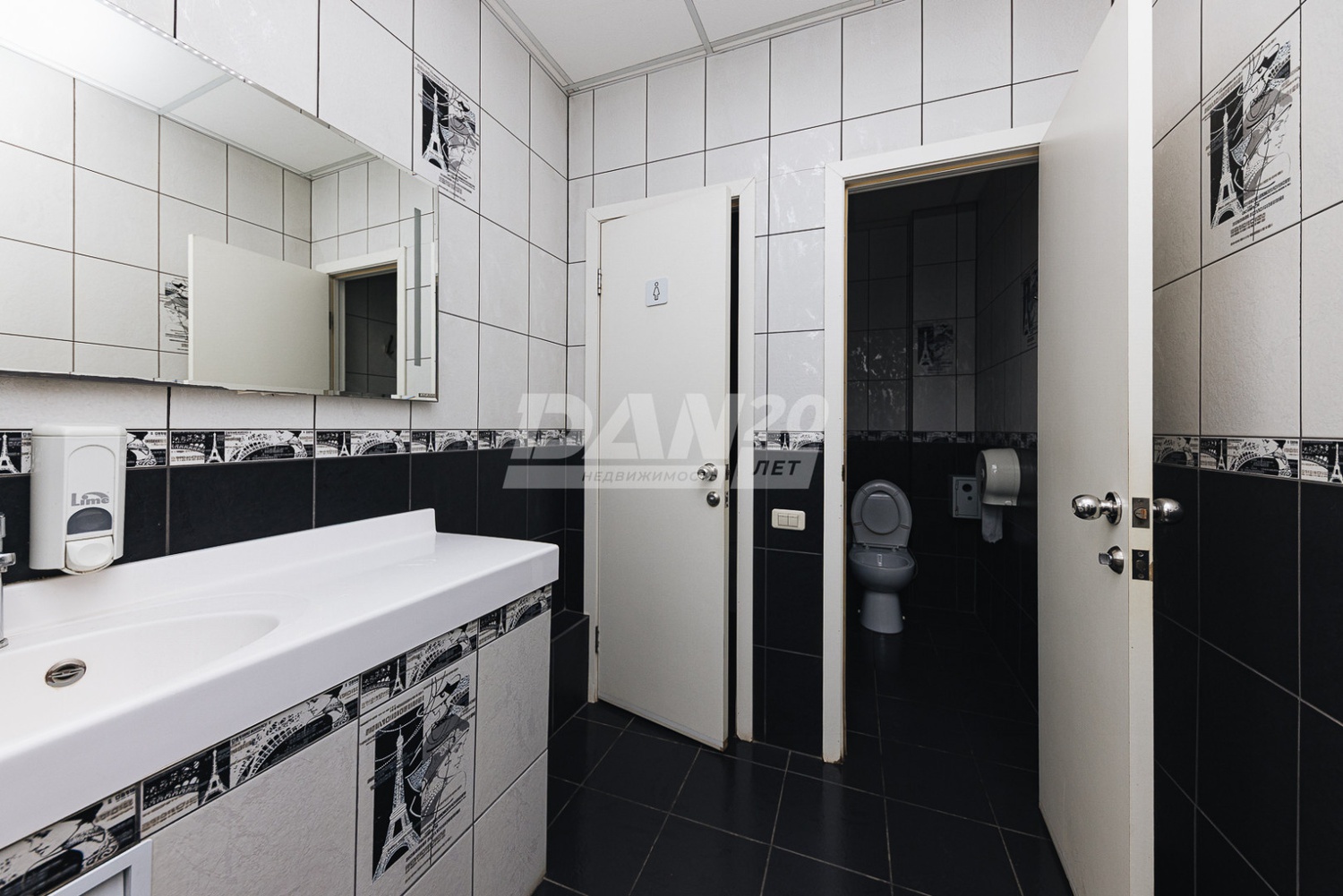 Торговая площадь 1625 м²