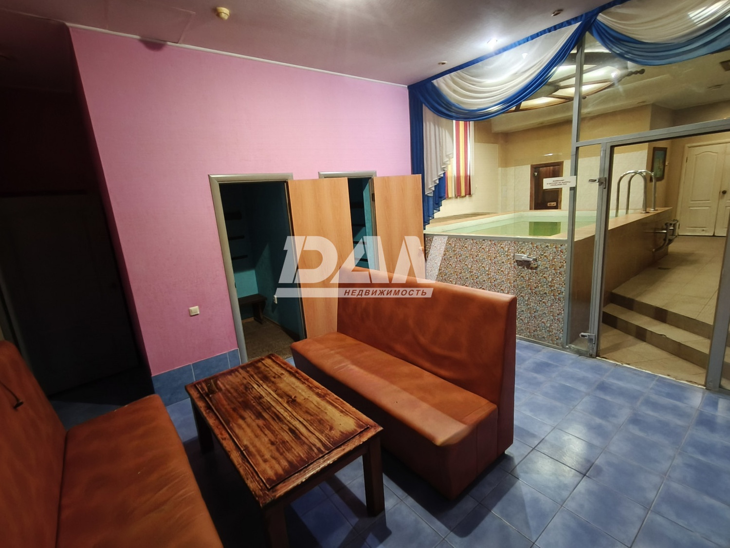 Торговая площадь 283 м²