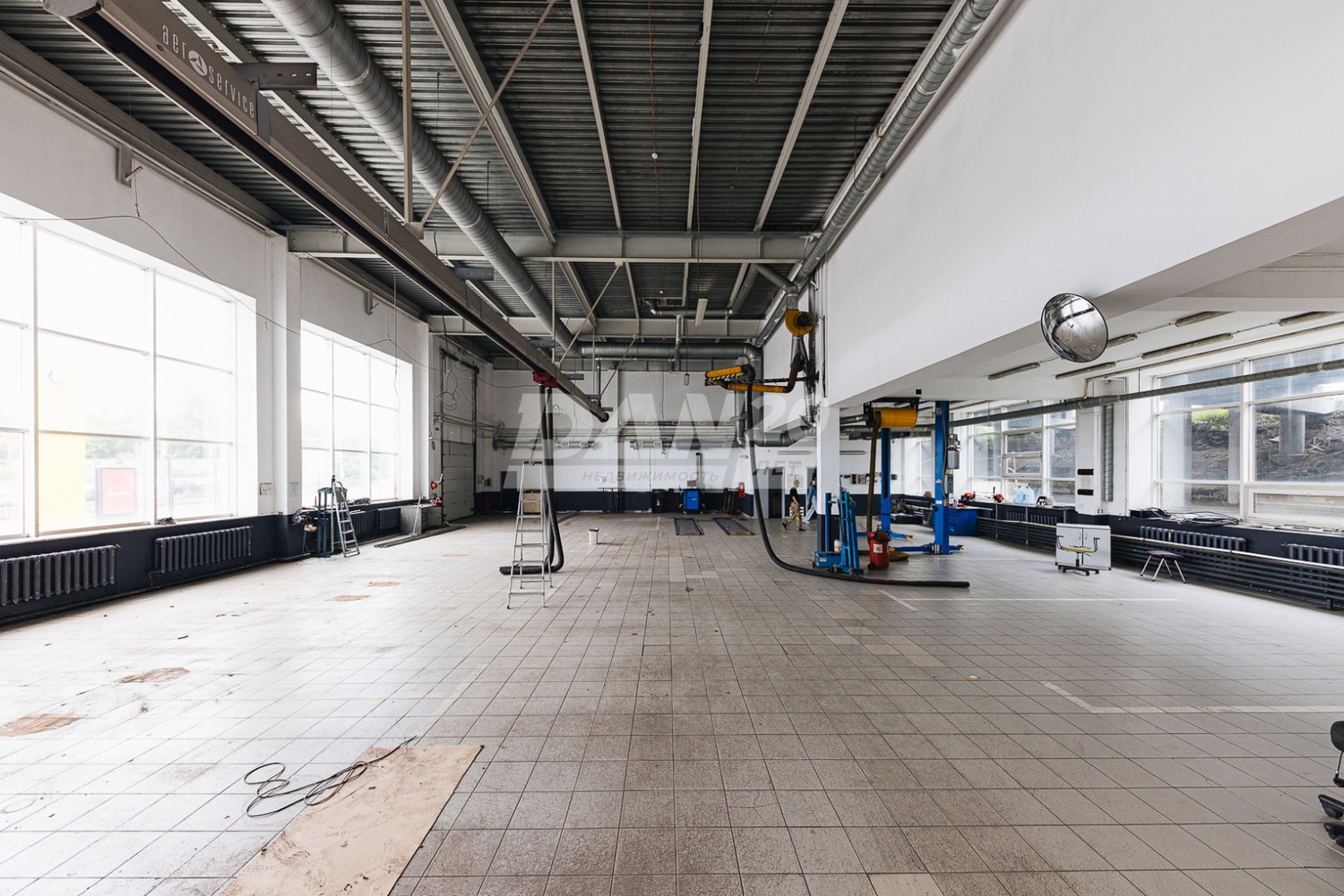 Торговая площадь 1625 м²