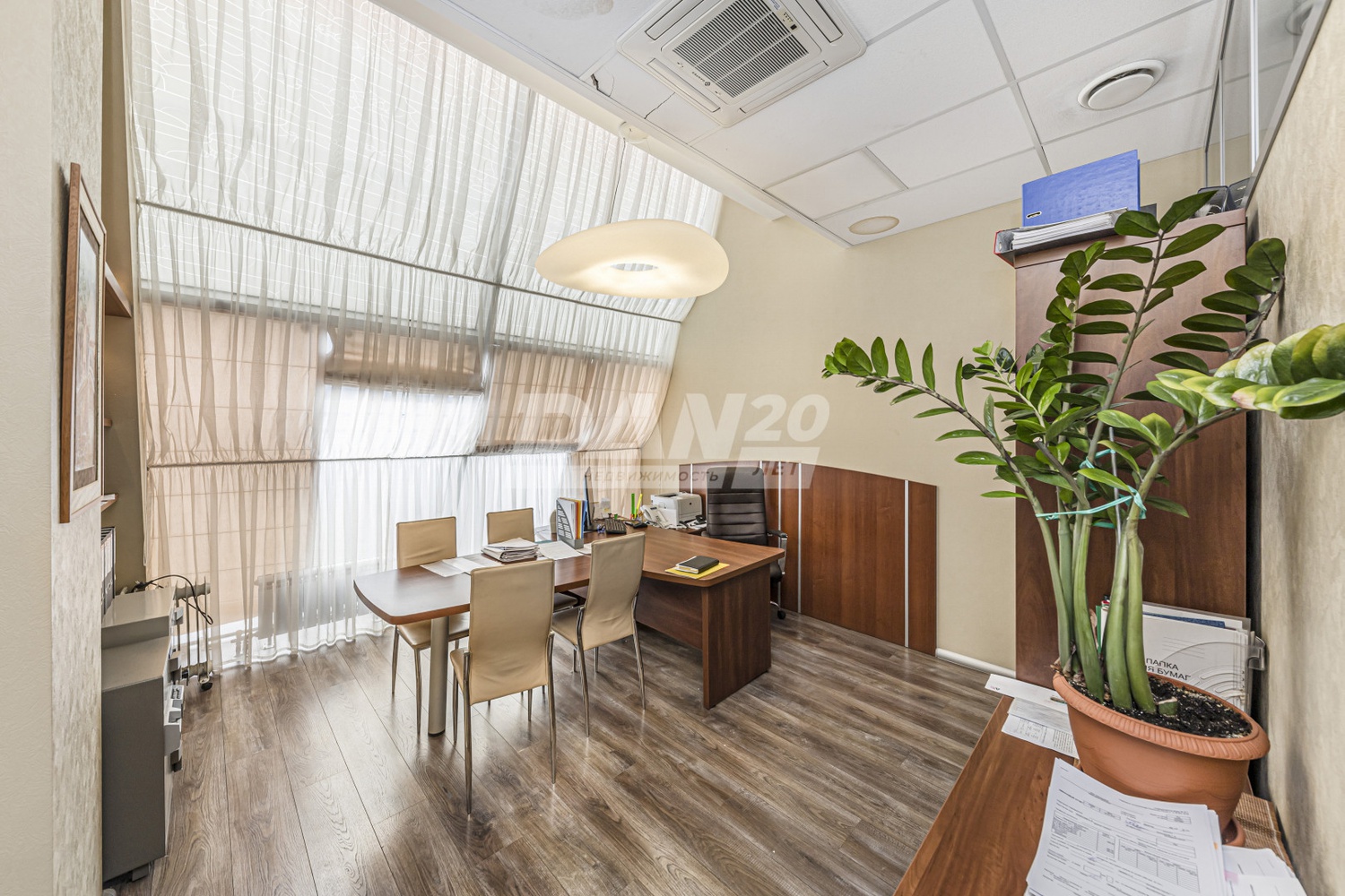 Торговая площадь 372 м²