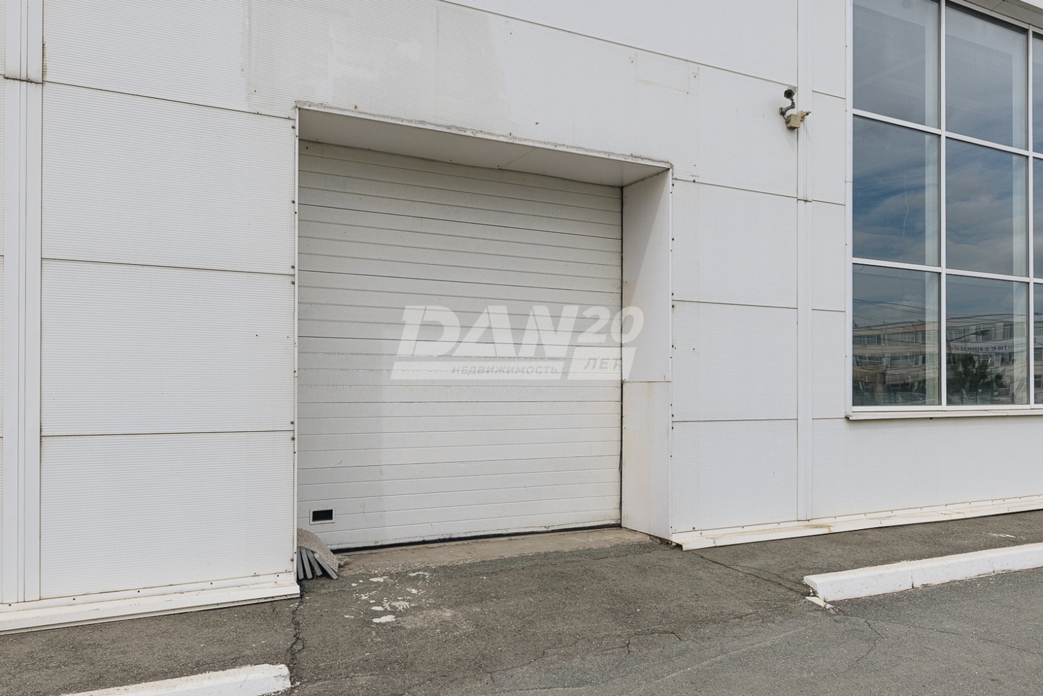Торговая площадь 1625 м²