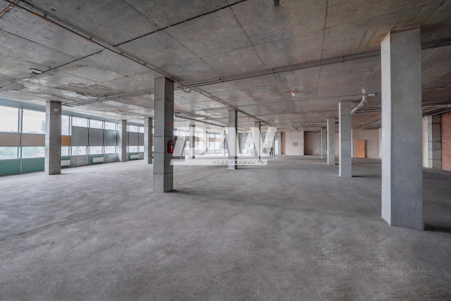 Торговая площадь 13515 м²