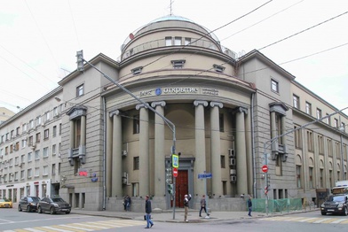 «ФК Открытие» продаст два нежилых здания в центре Москвы