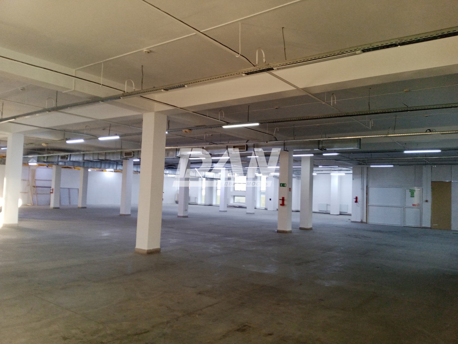 Торговое помещение 980 м²