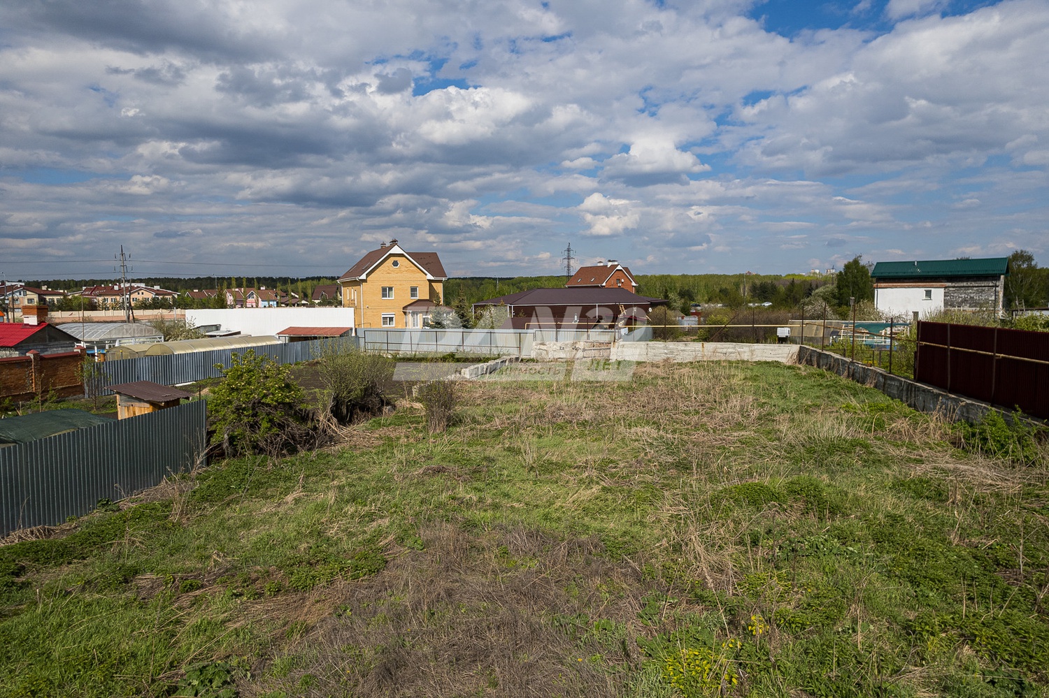 Земельный участок 1700 м²