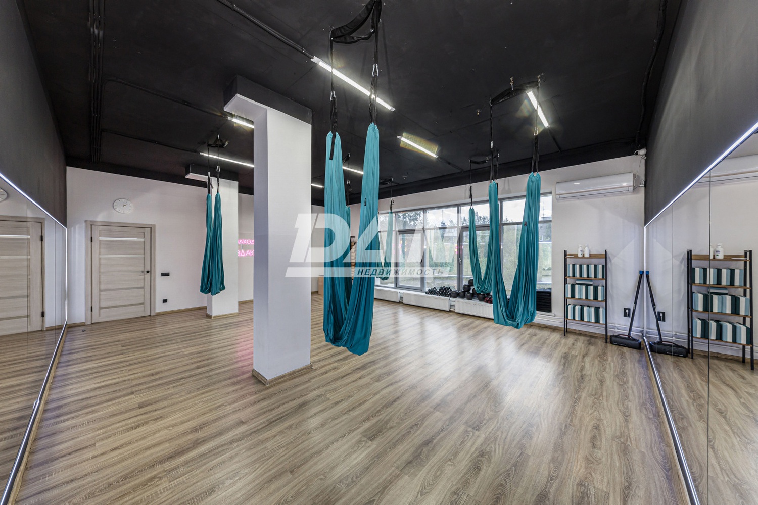 Помещение свободного назначения 271 м²