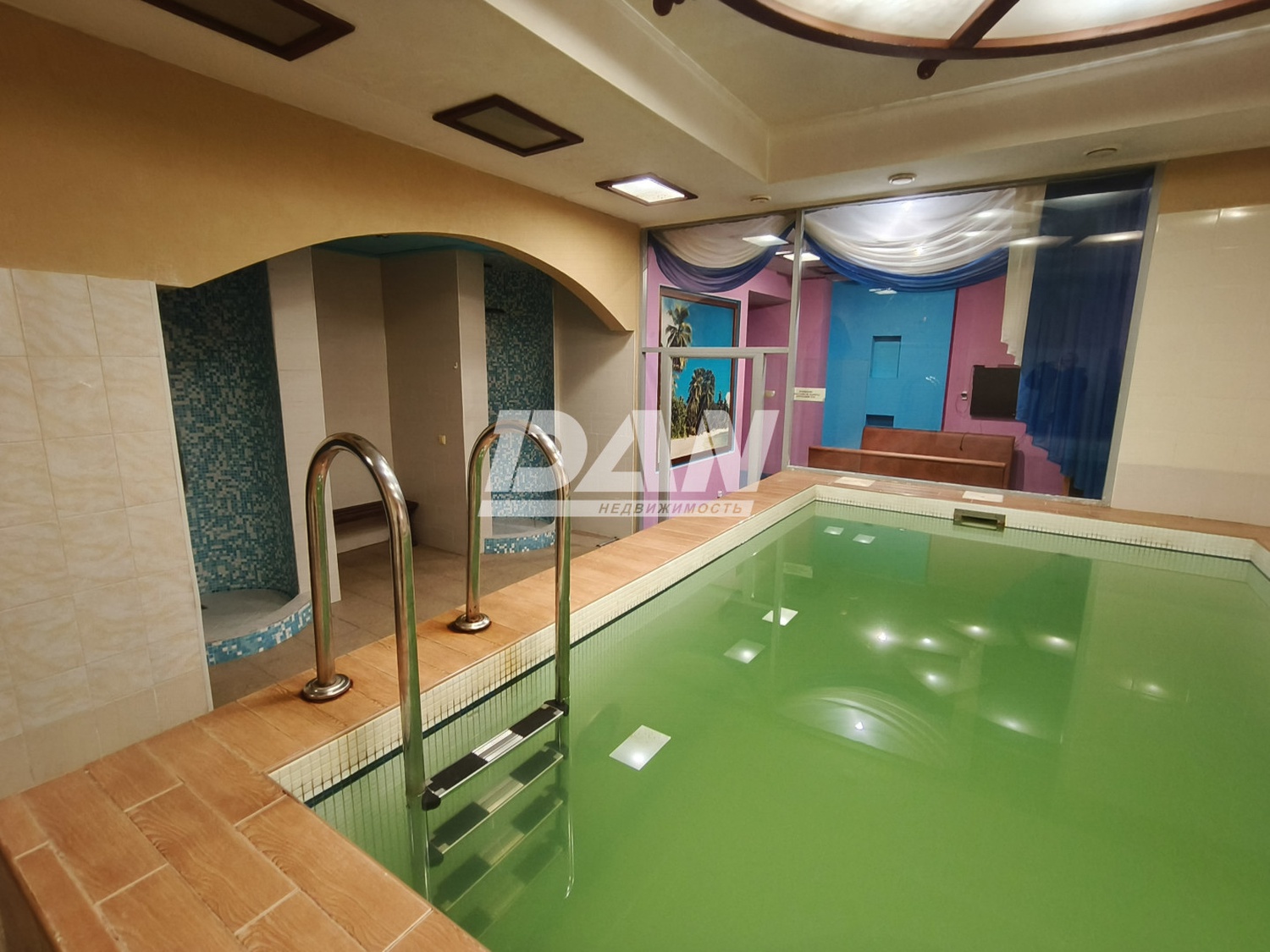 Торговое помещение 283 м²