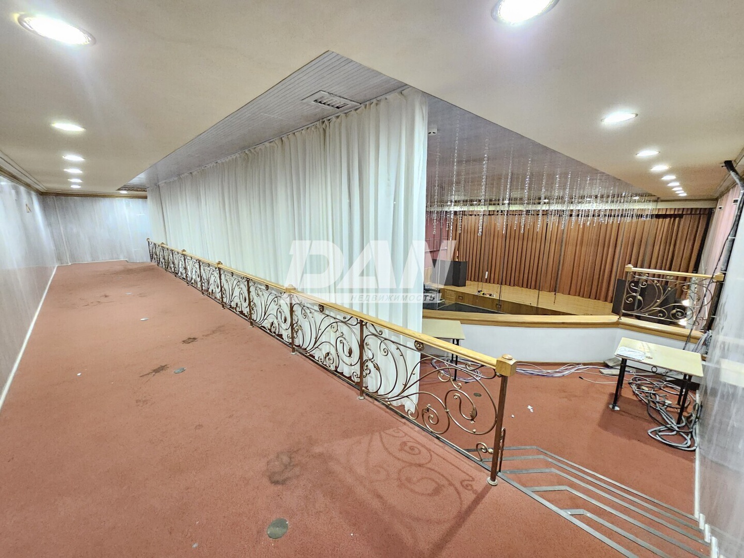 Торговое помещение 1439,5 м²
