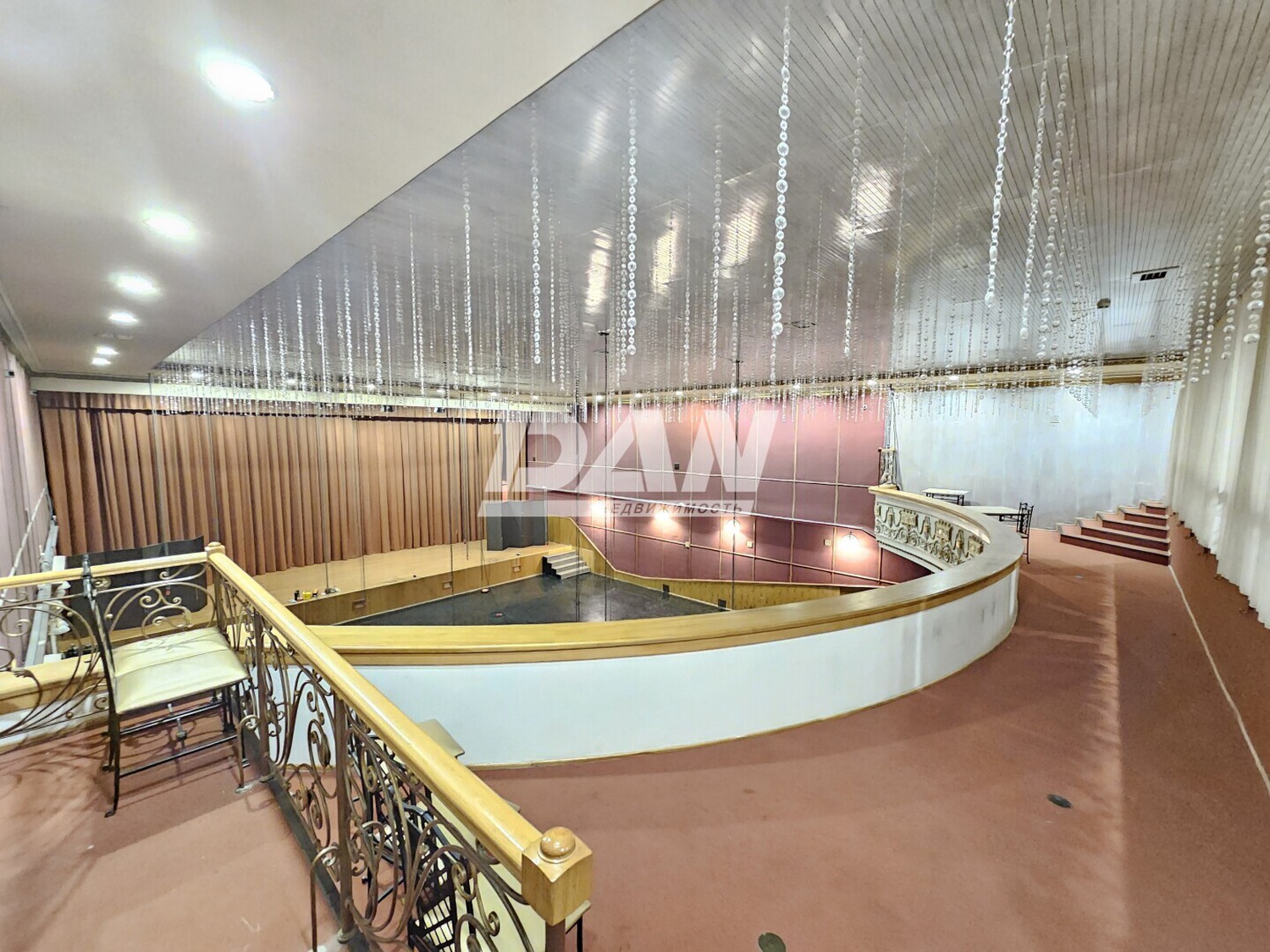 Торговое помещение 1439,5 м²
