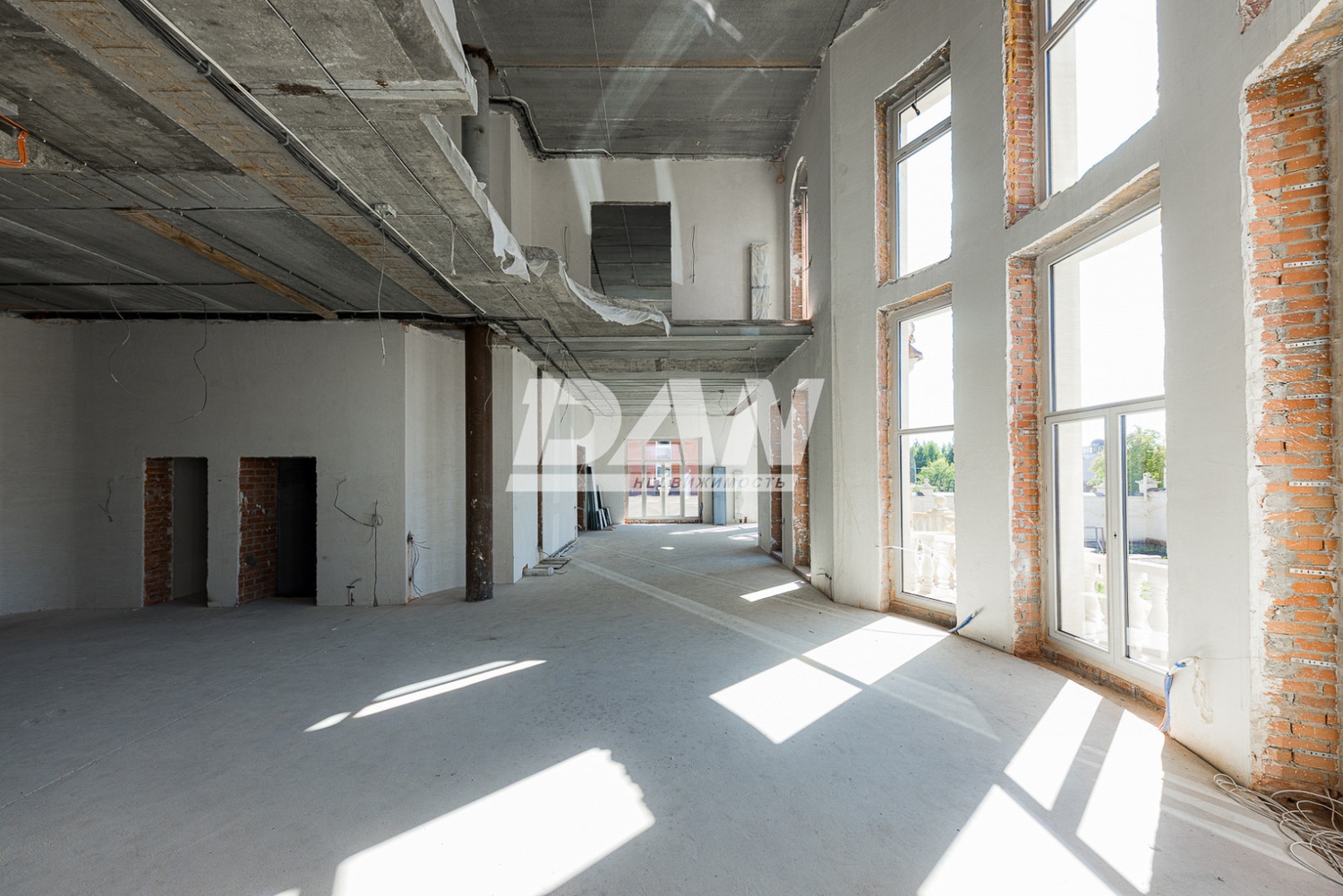 Помещение свободного назначения 1736,3 м²