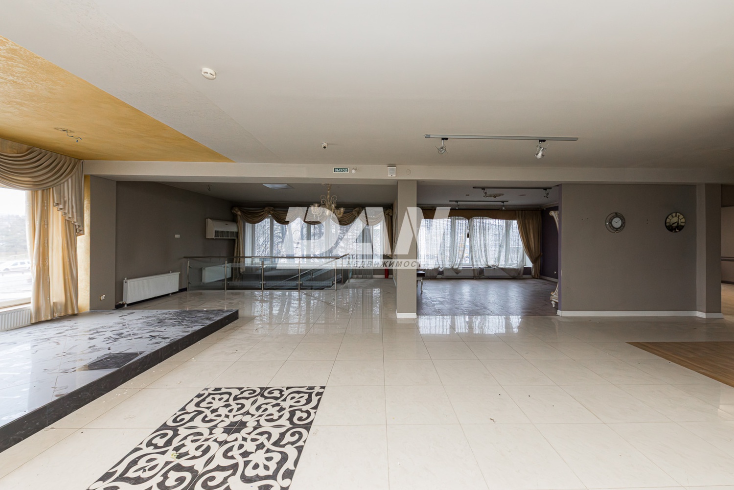 Помещение свободного назначения 682 м²