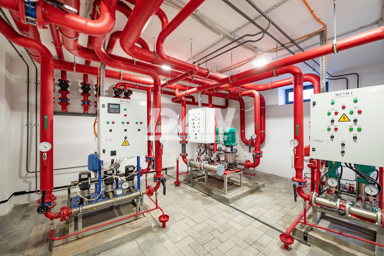 Торговая площадь 13515 м²