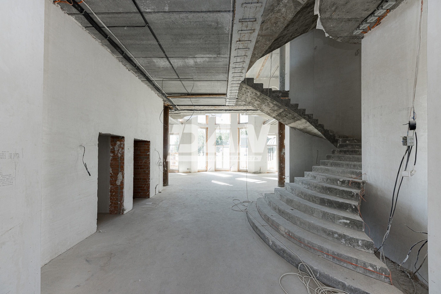 Помещение свободного назначения 1736,3 м²