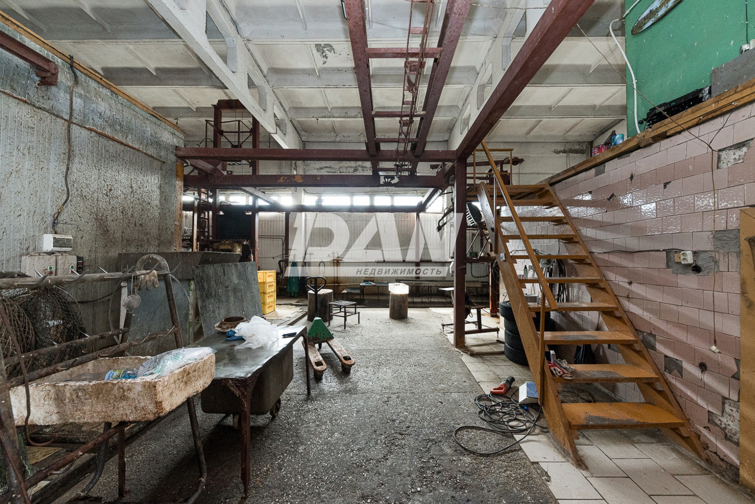 Помещение свободного назначения 276 м²