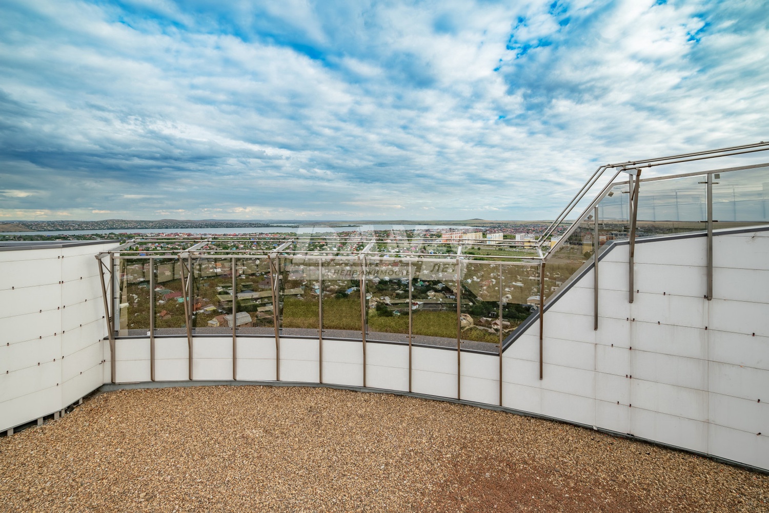 Торговая площадь 13515 м²