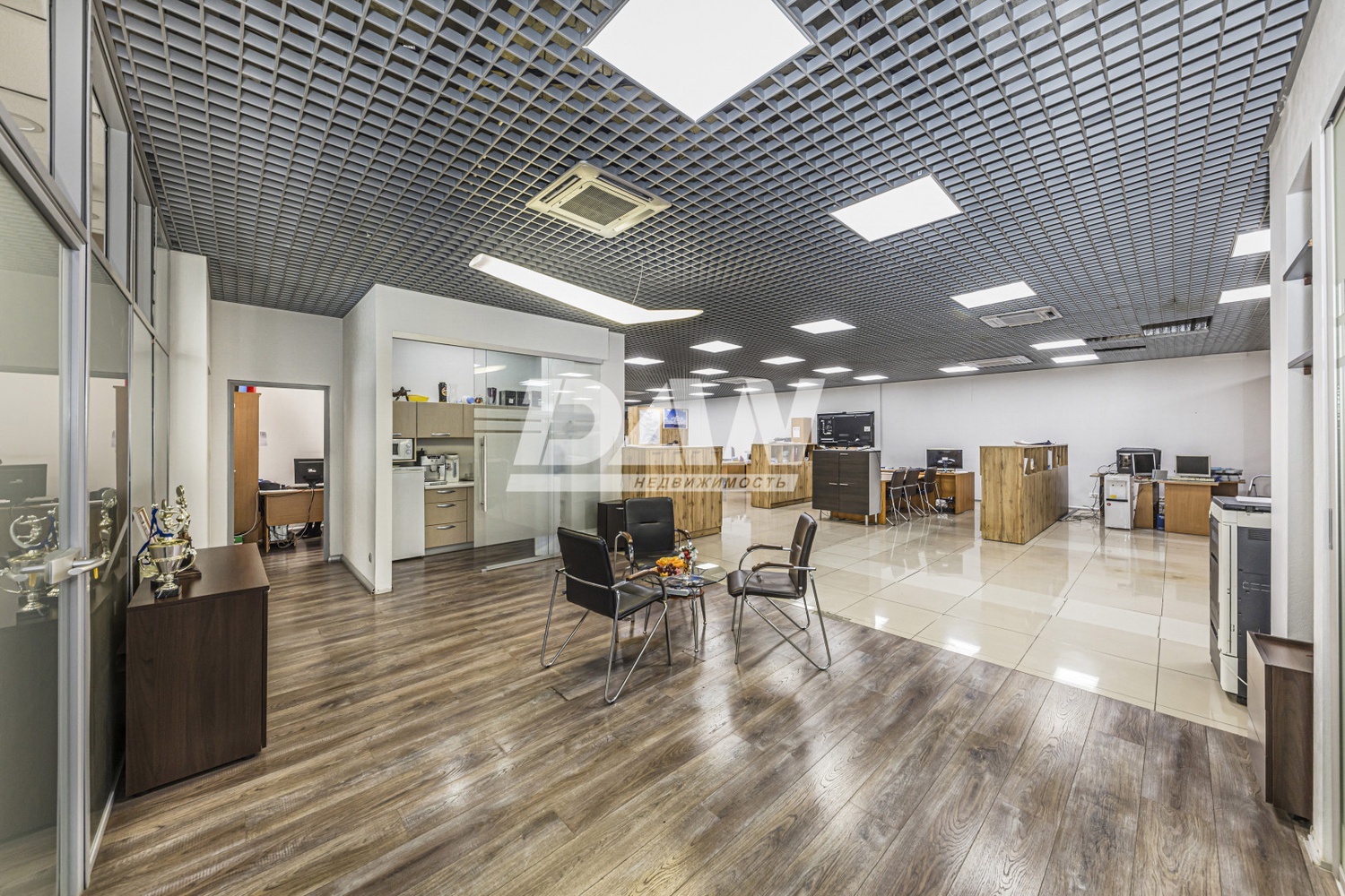 Торговая площадь 372 м²