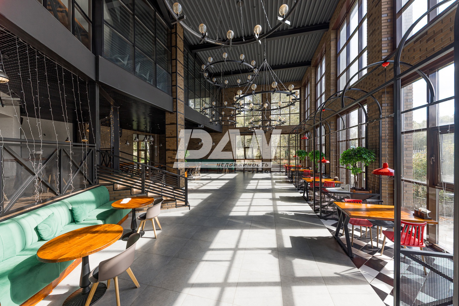 Помещение свободного назначения 573,2 м²