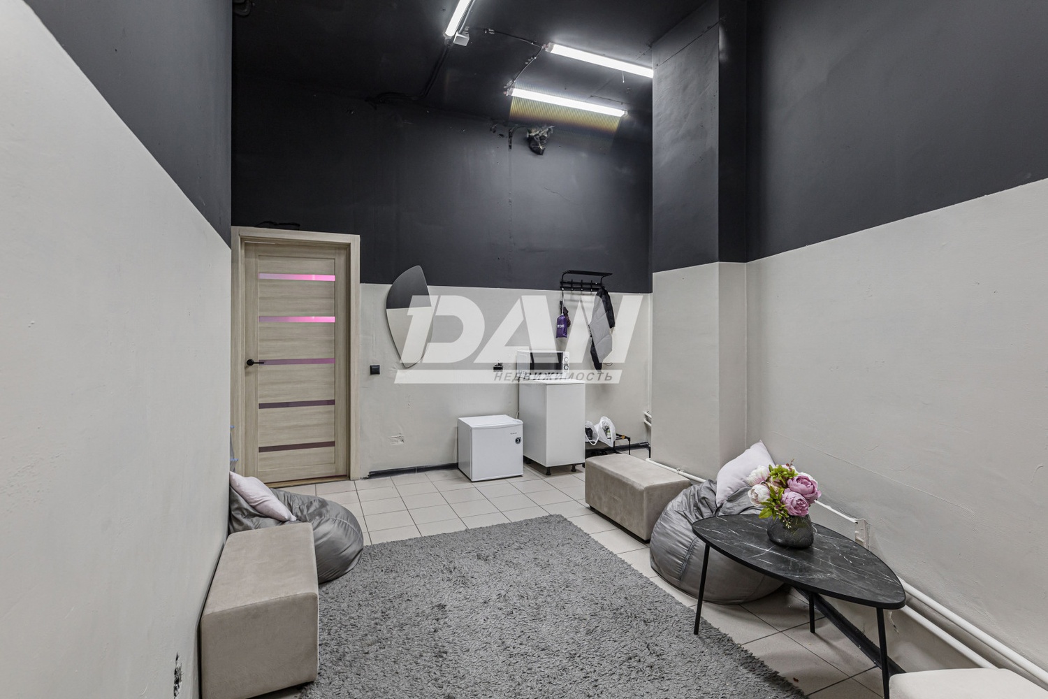 Помещение свободного назначения 271 м²