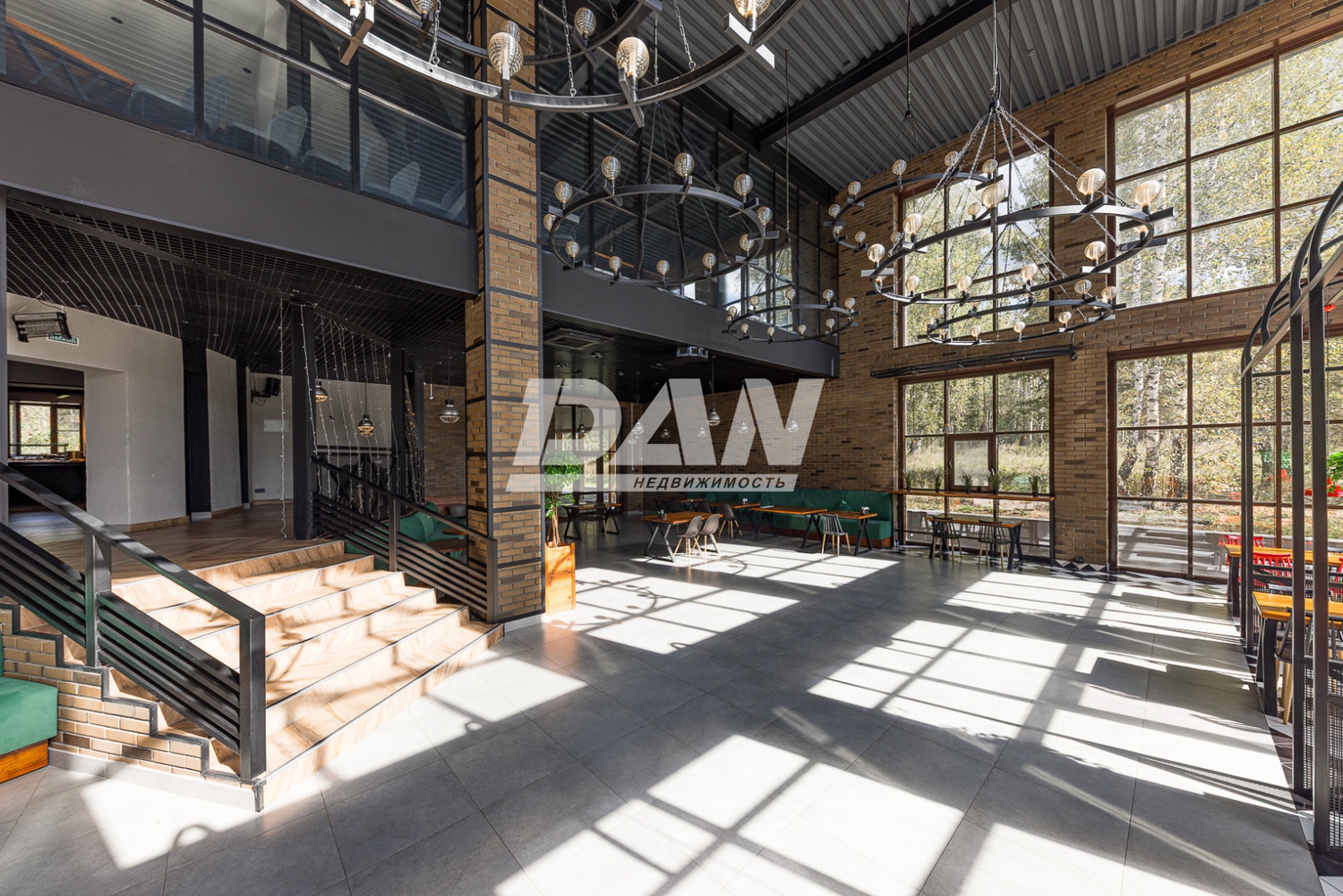 Помещение свободного назначения 573,2 м²