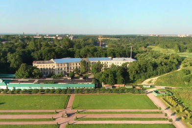 Объявлены торги по продаже имущественного комплекса ЗАО «Кавалькада» в Петергофе