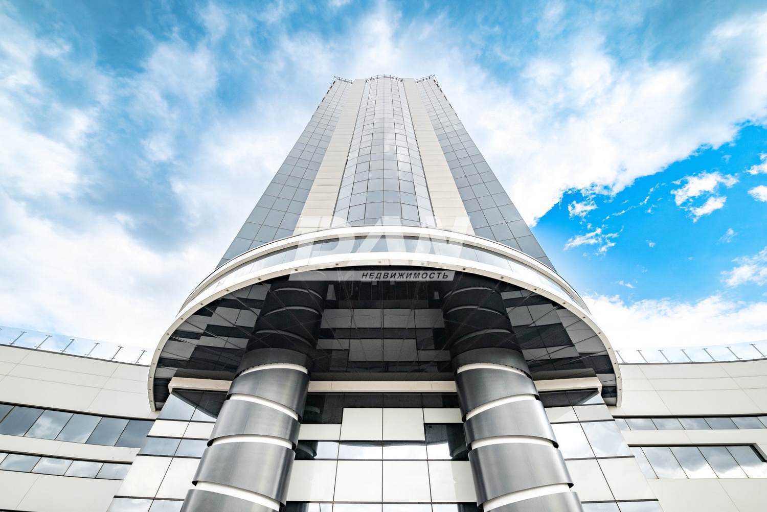 Торговая площадь 13515 м²