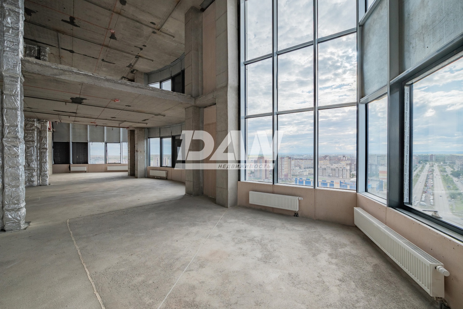 Торговая площадь 13515 м²