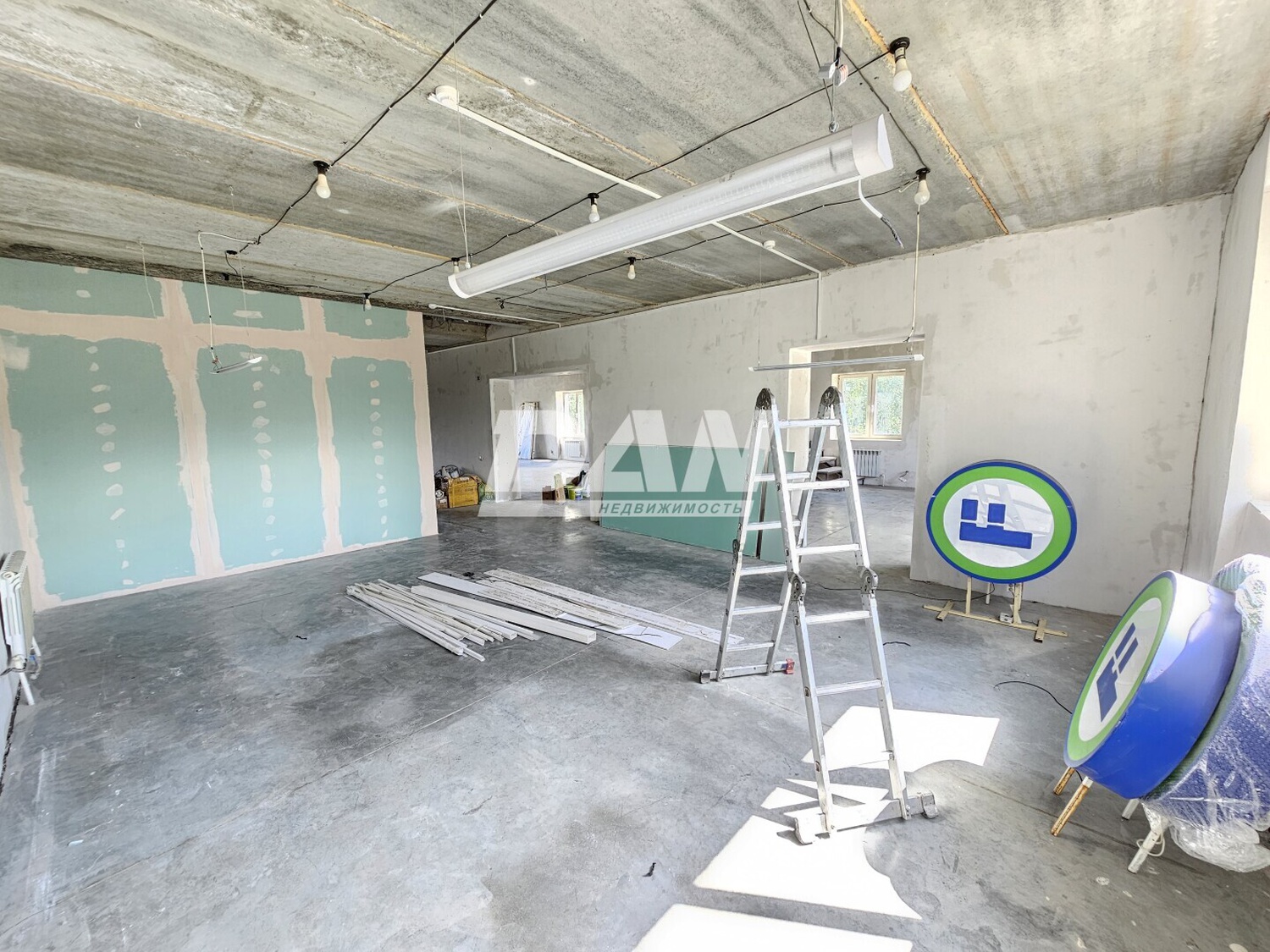 Помещение свободного назначения 330 м²