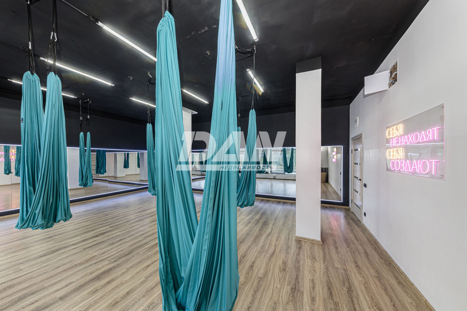 Помещение свободного назначения 271 м²