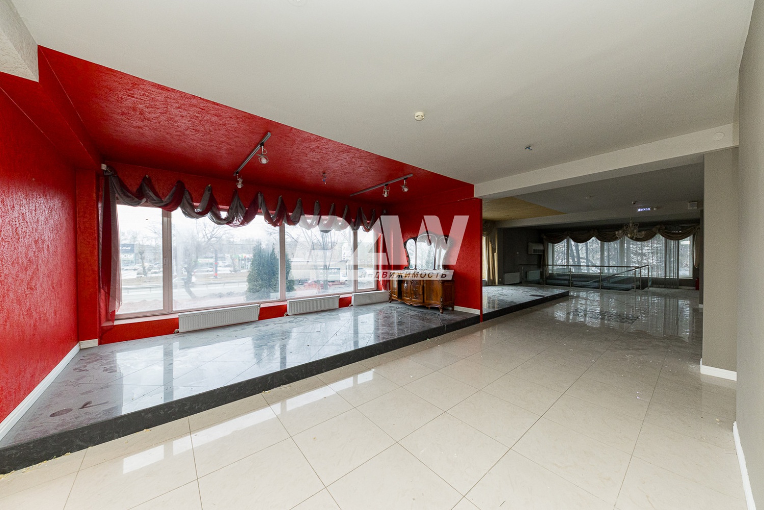 Торговое помещение 682 м²