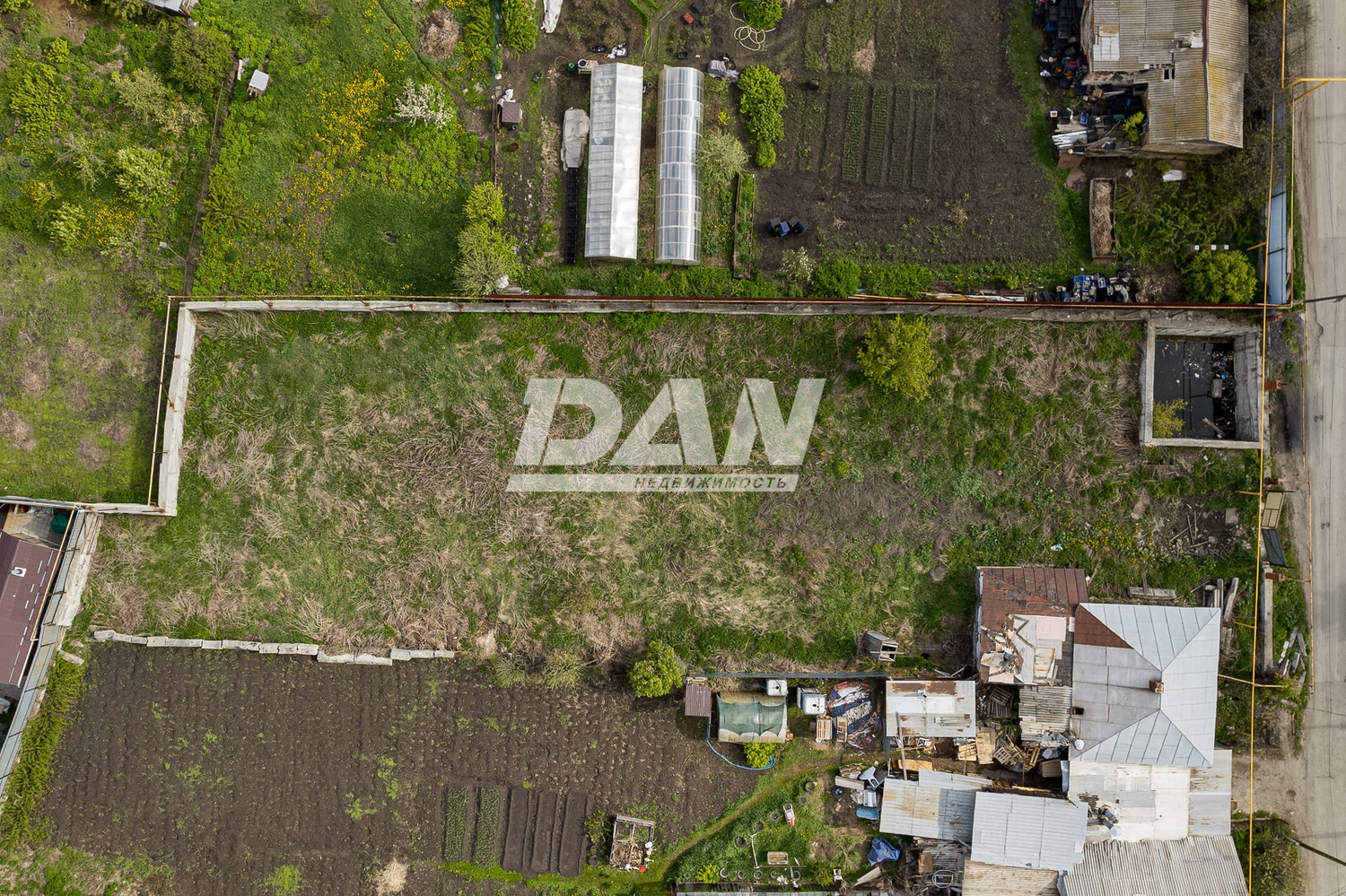 Земельный участок 1700 м²