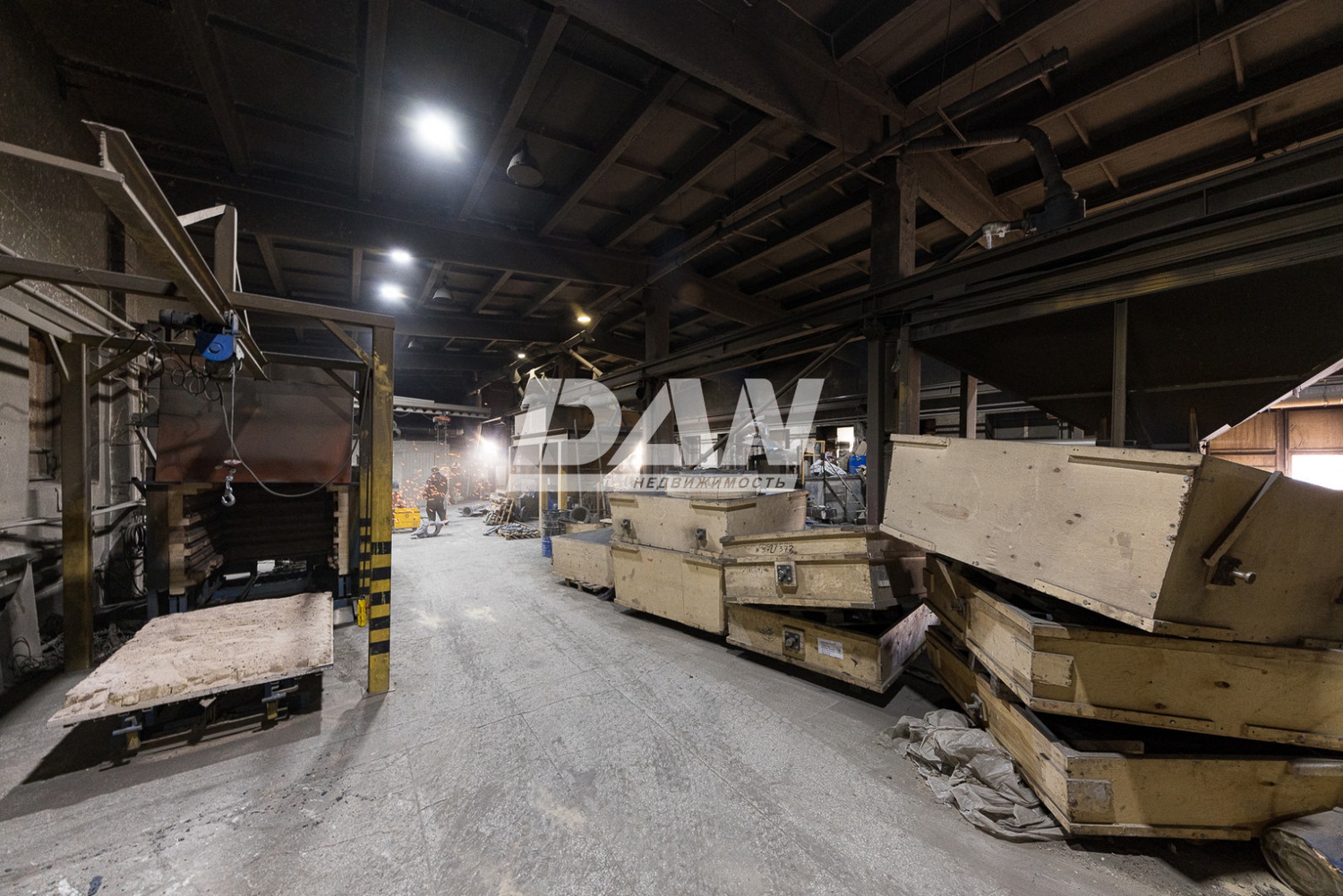 Производственное помещение 2557 м²