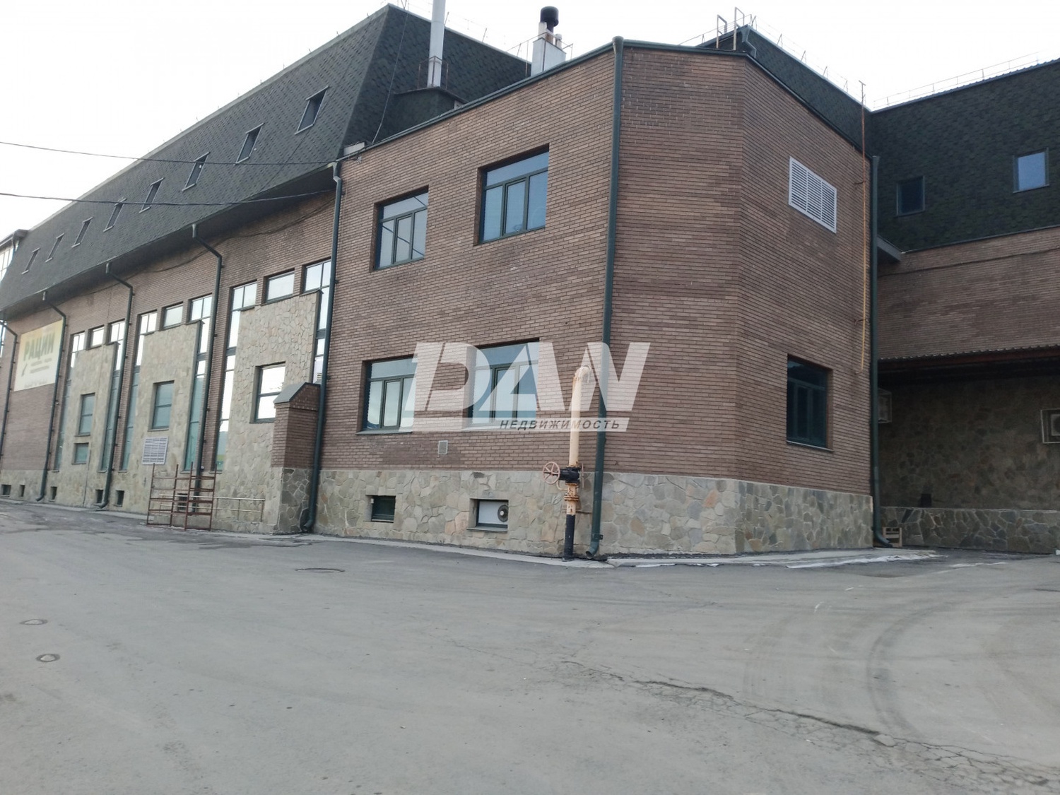 Торговое помещение 980 м²