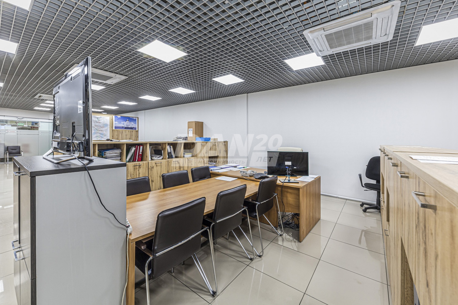 Торговая площадь 372 м²