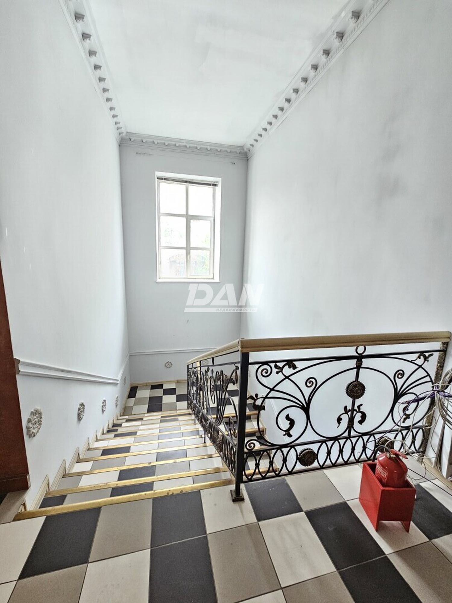 Торговое помещение 1439,5 м²